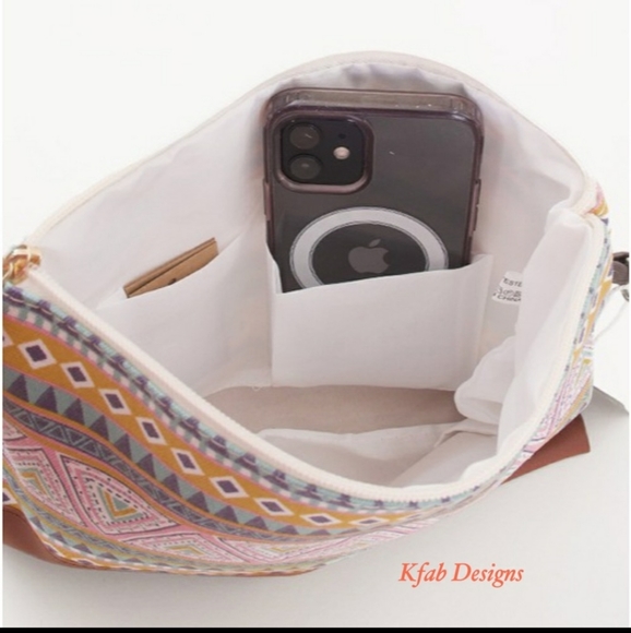 🔥Sale!!!🔥Cross body Wristlet Multi colored Aztec Bag - Picture 4 of 8